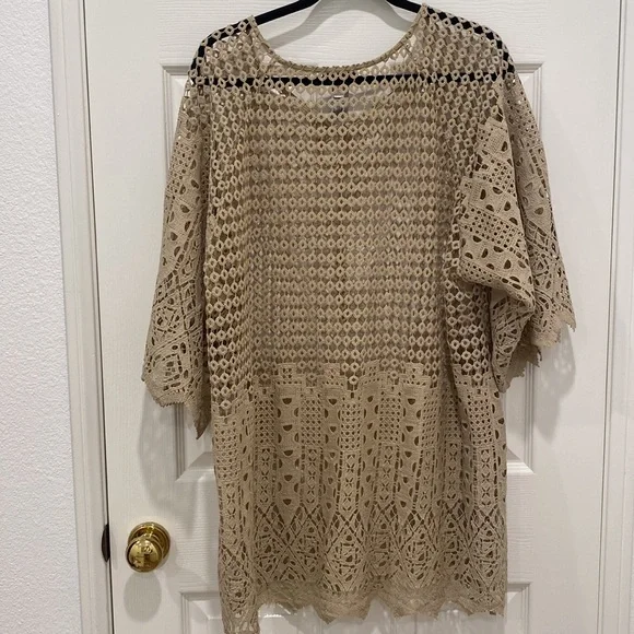 3/$15 Womens Tan Lace Tunic Top - Picture 6 of 7